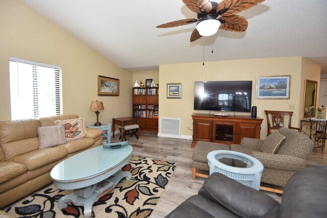 Building Photo - 3 Cherokee Ct W