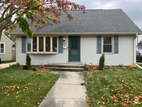 Building Photo - Beautiful Single Family Home in Racine