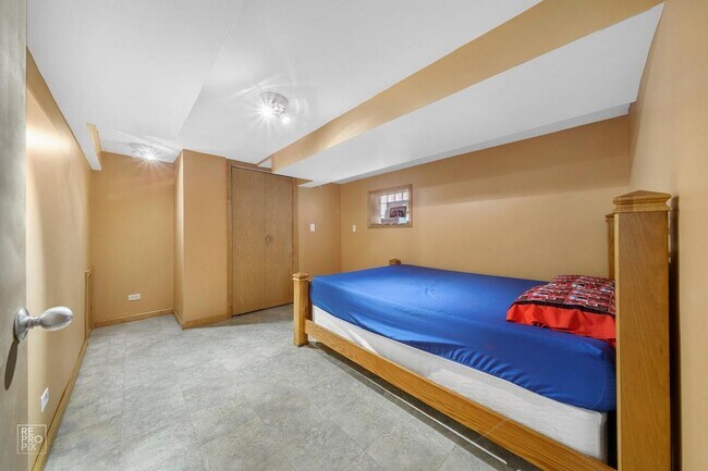 Building Photo - 5022 S Laporte Ave