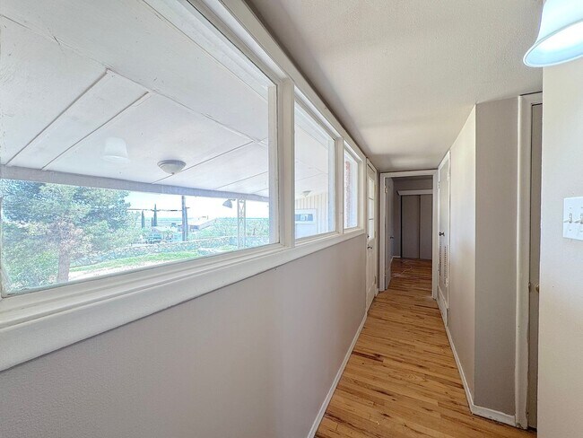 Building Photo - Northeast El Paso 3 bed/2bath in Mountain Park Neighborhood!