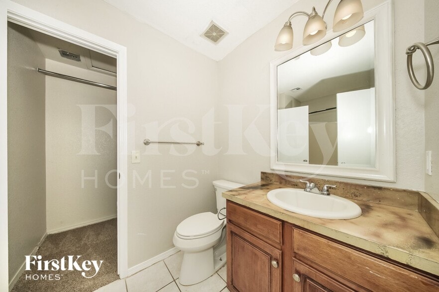 Building Photo - 1009 SW 153rd St