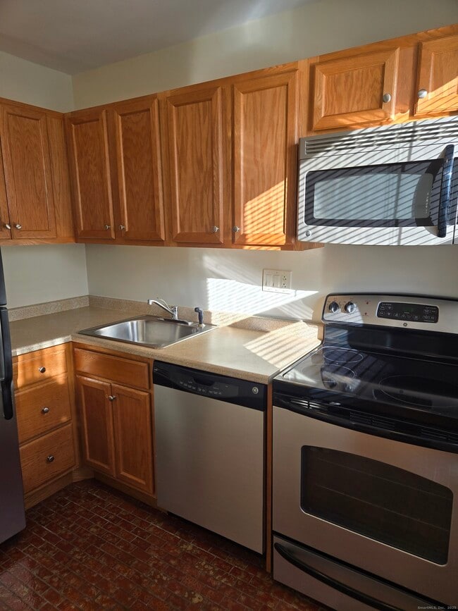 Building Photo - 188 Cold Spring St