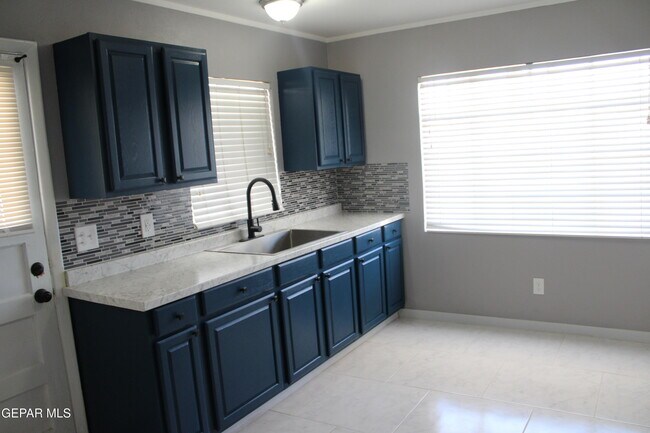 Building Photo - 1507 Dennis Cir