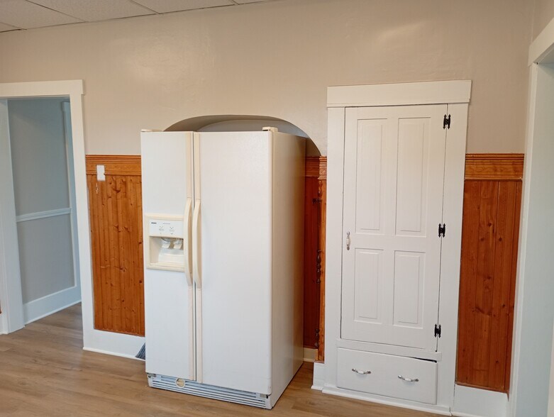 Building Photo - 501 W Main St