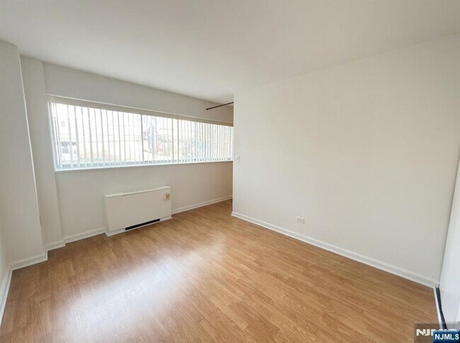 Building Photo - 2180 Center St