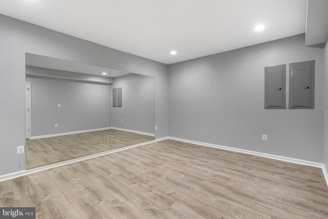 Building Photo - 8880 Olive Mae Cir