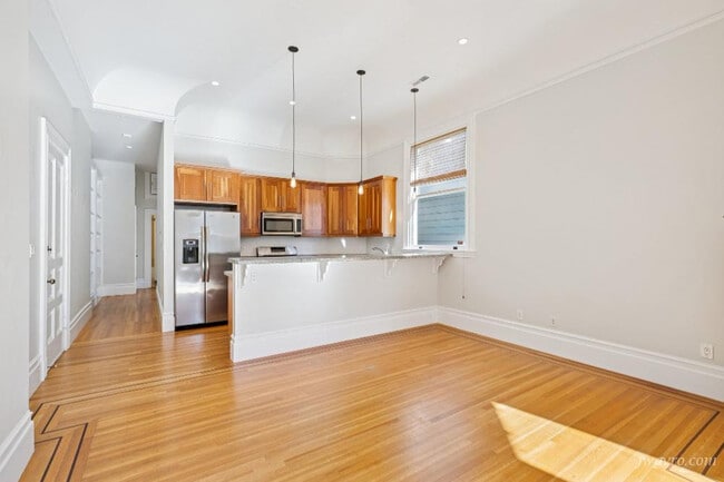 Building Photo - 860 Waller St