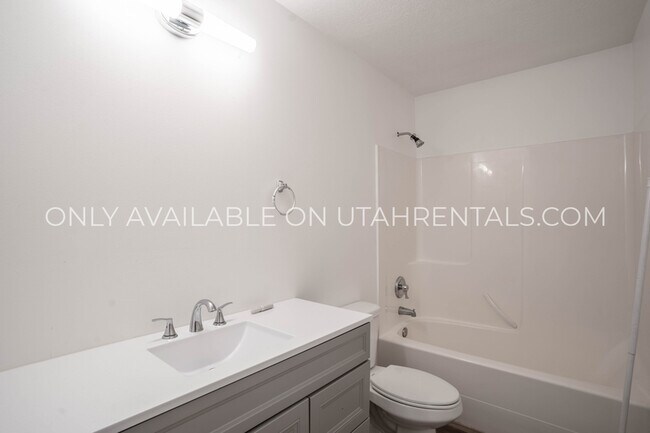 Building Photo - 2051 S State St