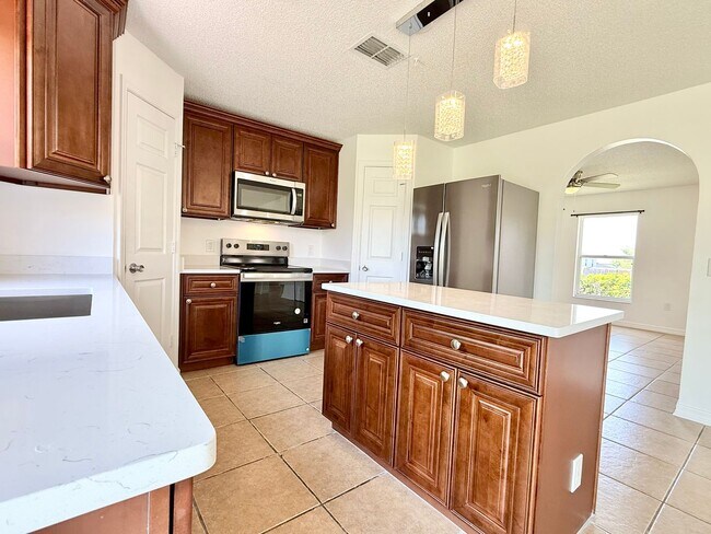 Building Photo - The perfect haven - 4Bedrooms / 2.5Bath family home at Orlando!