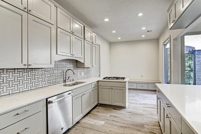 Building Photo - 25 Legend Ln