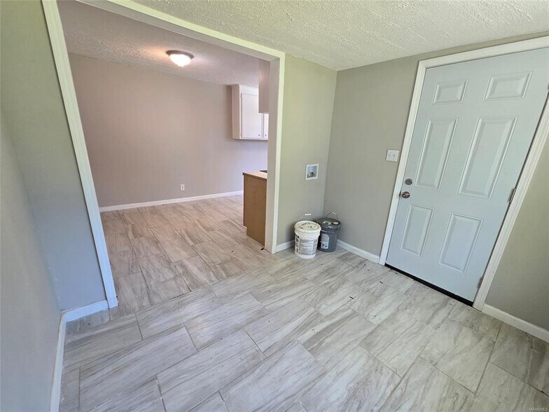 Building Photo - 3608 Princeton Rd