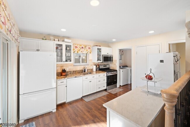 Building Photo - 4141 Bloomingdale Dr