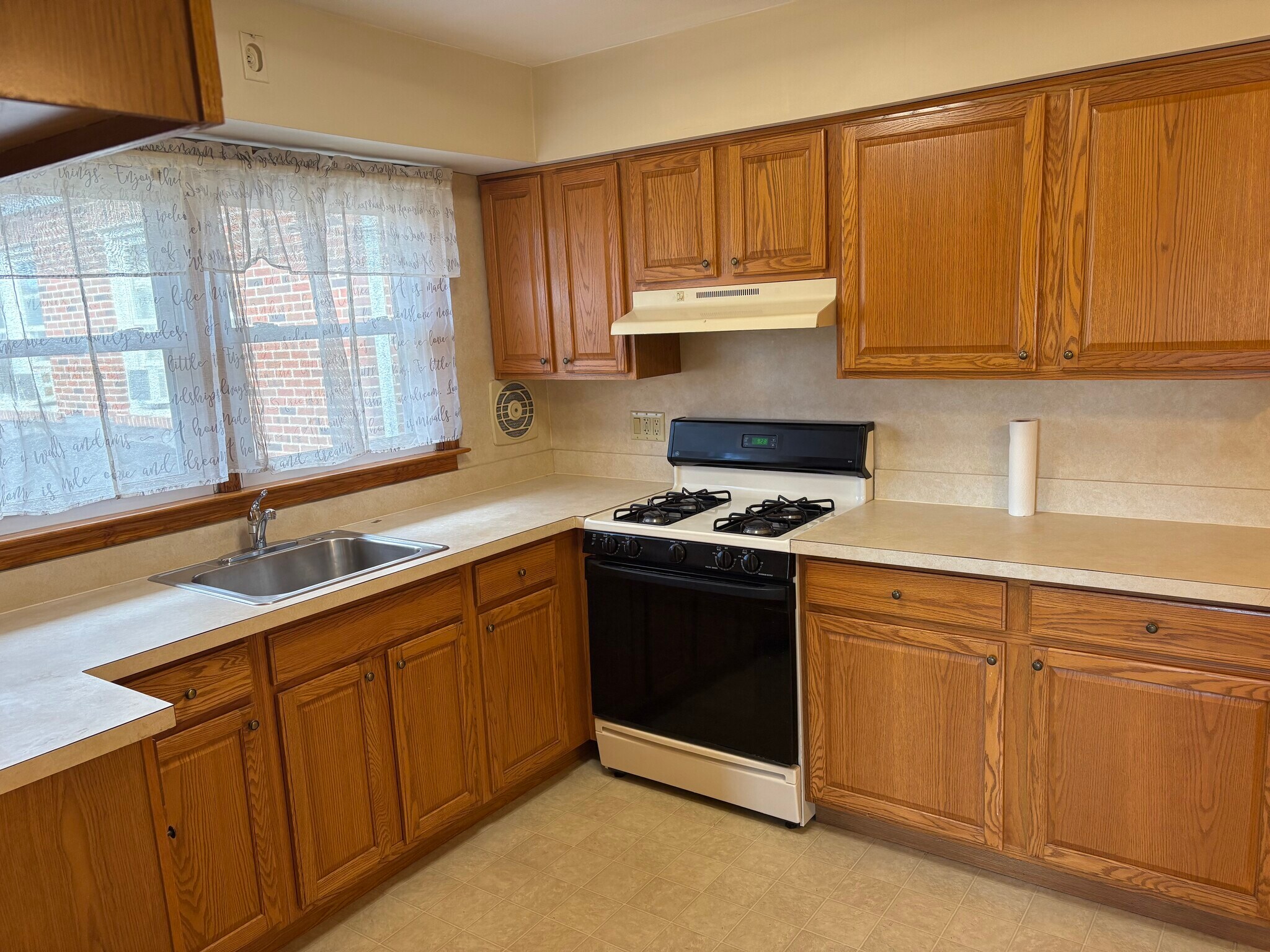 Building Photo - 1356 Roosevelt Ave