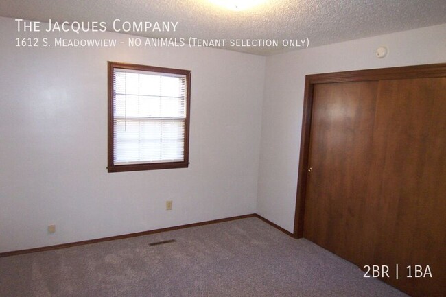 Building Photo - Very Clean 2 Bedroom 1 Bath 1 Car Garage D...