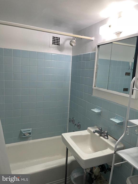 Building Photo - 940 25th St NW