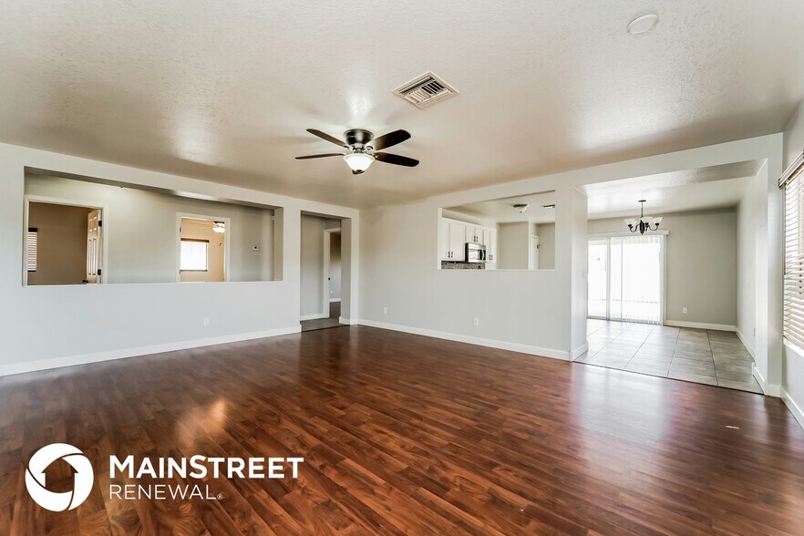 Building Photo - 2851 E Liverpool