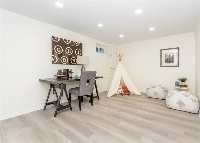 Building Photo - 23 Cheney St