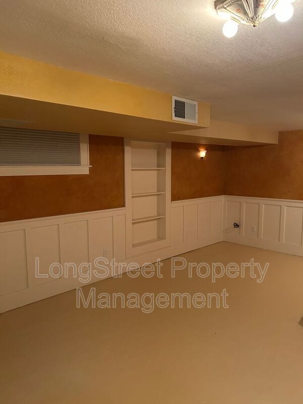 Building Photo - 1905 SE 27th Ave