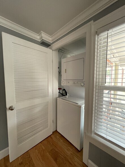 Laundry Closet - 209 College Ave