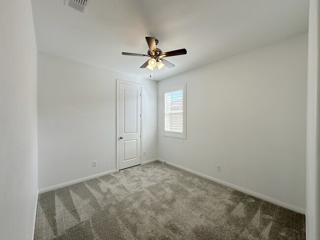 Building Photo - 360 Wind Poppy St