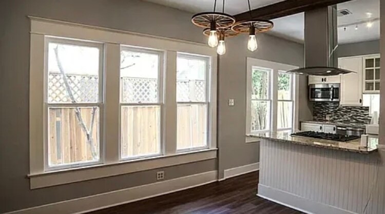 Dining room - 515 W Agarita Ave