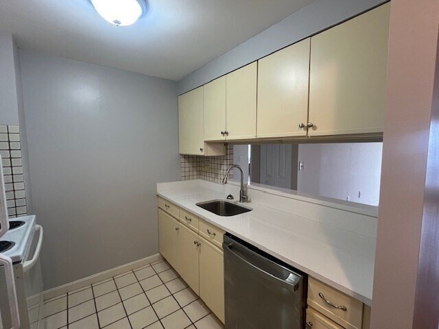 Building Photo - 750 Davol St