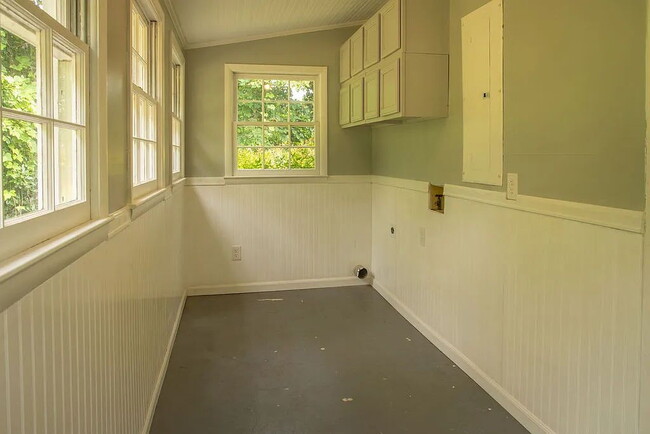 Building Photo - 1 bedroom, 1 full bath near downtown Walhalla