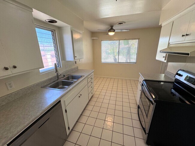 Building Photo - 9304-9306 ElCajon