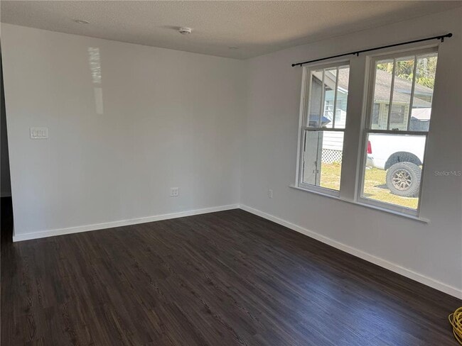 Building Photo - 512 W Dixie Ave