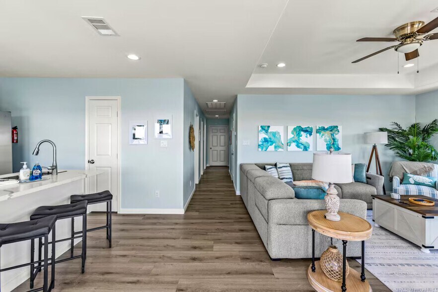 Building Photo - 1062 Cedar Ln