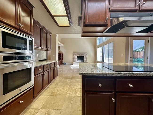 Building Photo - Beautiful 4 Bedroom Single Story For Rent in Gold River!