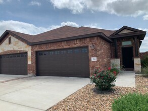 Building Photo - Close to Creekside Shopping & Enterainment / Fridge Included / Fenced in Yard /CISD