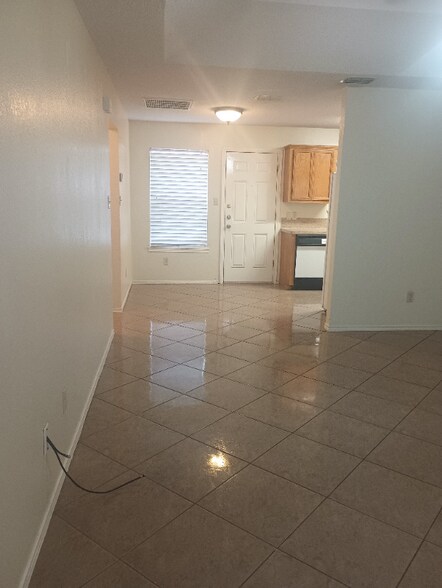 Building Photo - 915 Lexington Cir