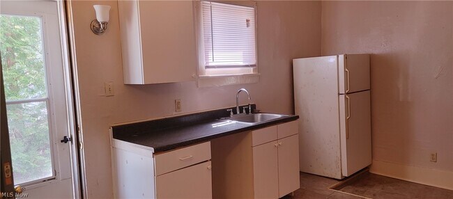 Building Photo - 956 Grant Ave