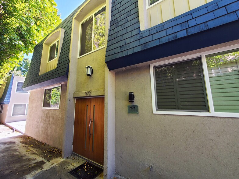 Building Exterior - 972 Larrabee St