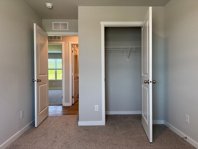 Building Photo - Spacious 4-Bedroom Split-Level Near Standing Bear Lake & Trails