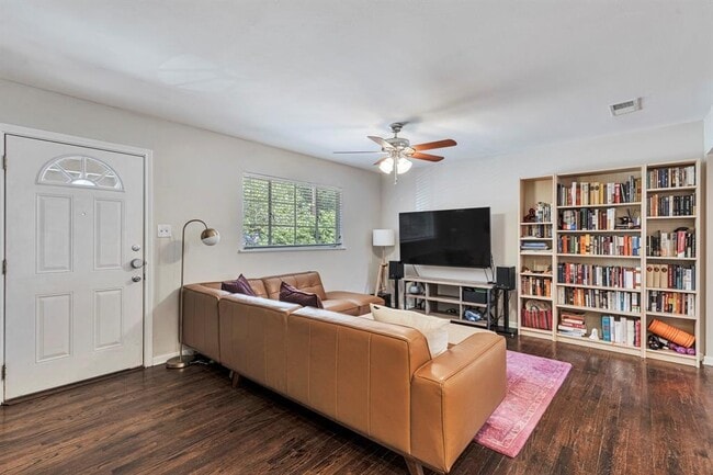 Building Photo - 1715 W St Johns Ave