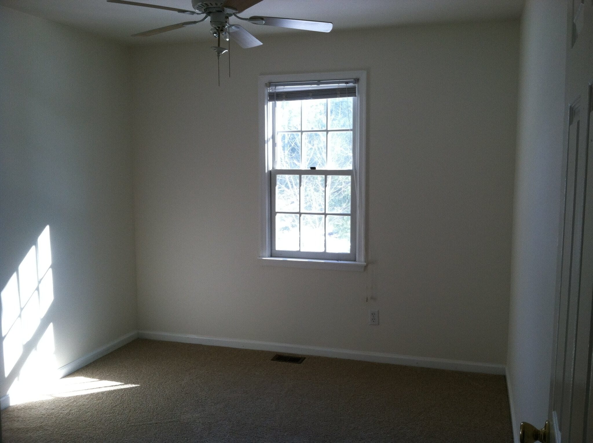 Building Photo - 406 Tinker Dr