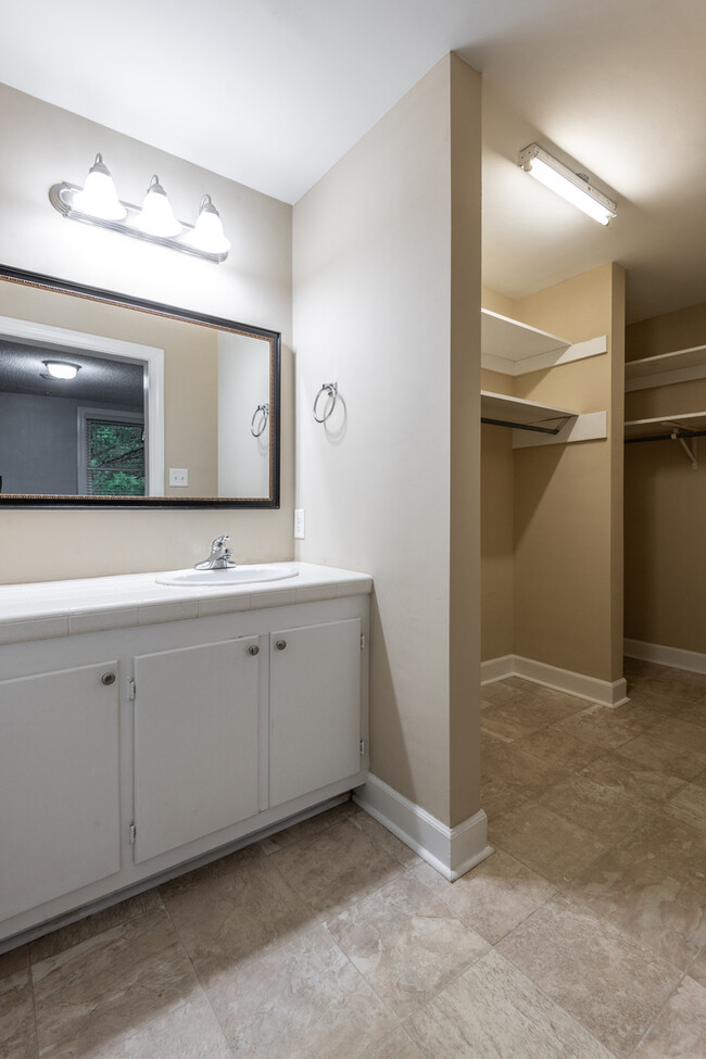 Building Photo - 2960 Tripp Ln