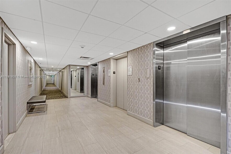 Building Photo - 300 Bayview Dr