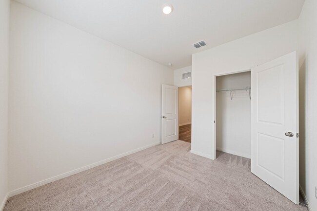 Building Photo - 6028 Pearl Mdw