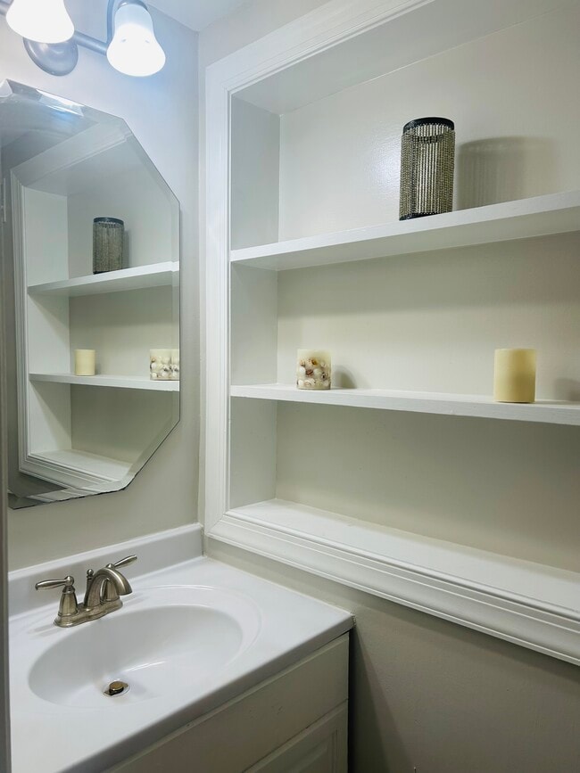 Building Photo - 13513 Demetrias Way