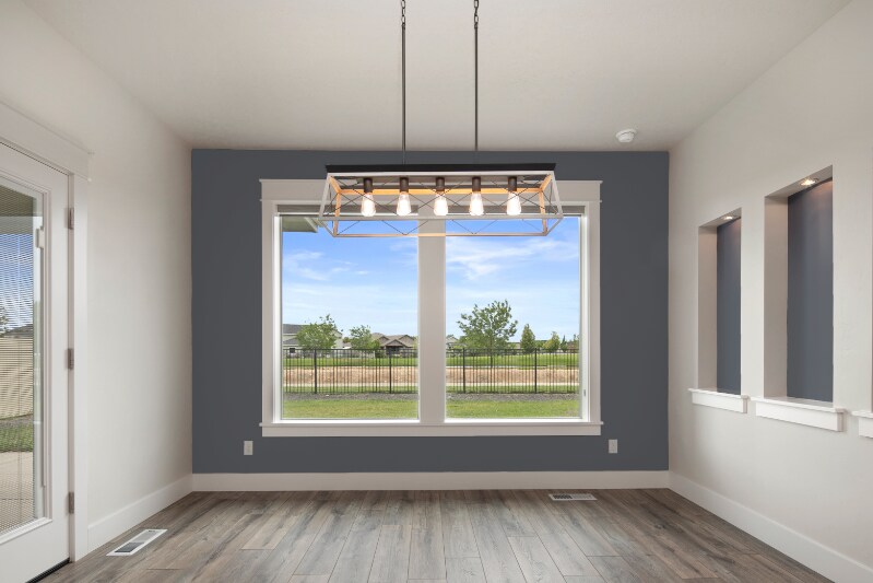 Building Photo - 677 E Andes Dr