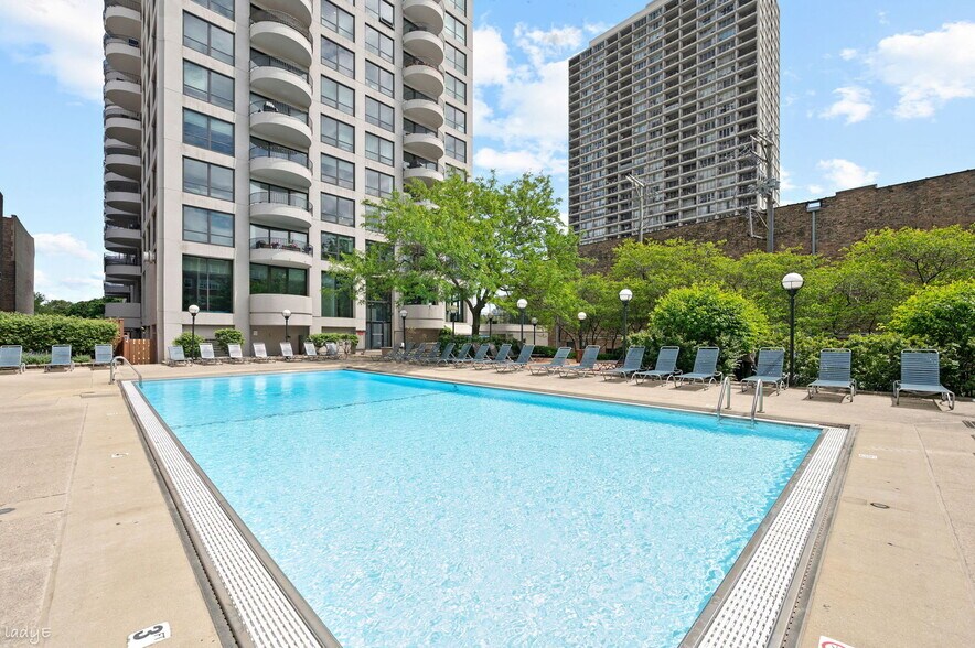 Building Photo - 2020 N Lincoln Park W