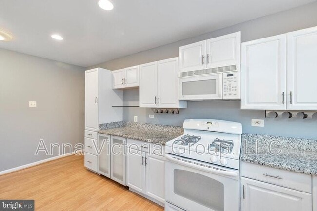 Building Photo - 10620 Weymouth St