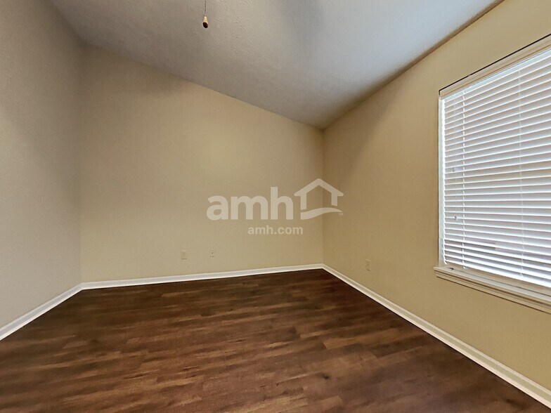 Building Photo - 760 Franklin Lakes Blvd