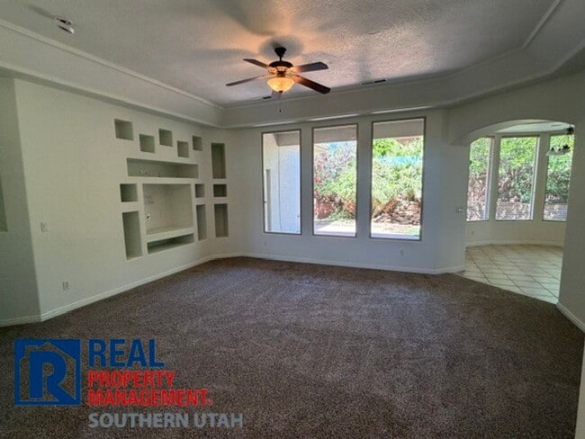 Building Photo - Paradise Canyon Home