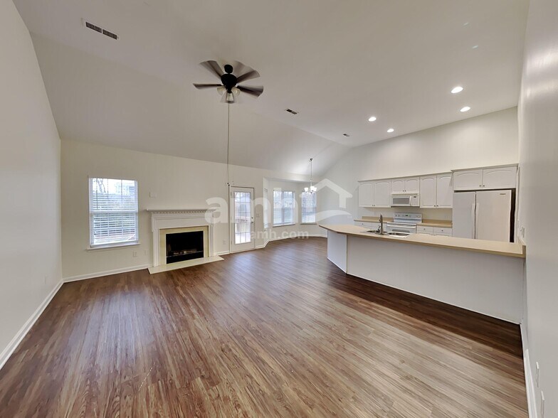 Building Photo - 315 Madrid Dr