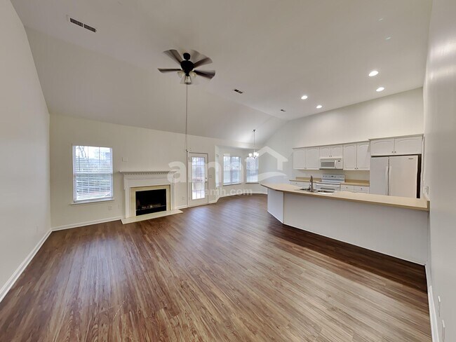 Building Photo - 315 Madrid Dr