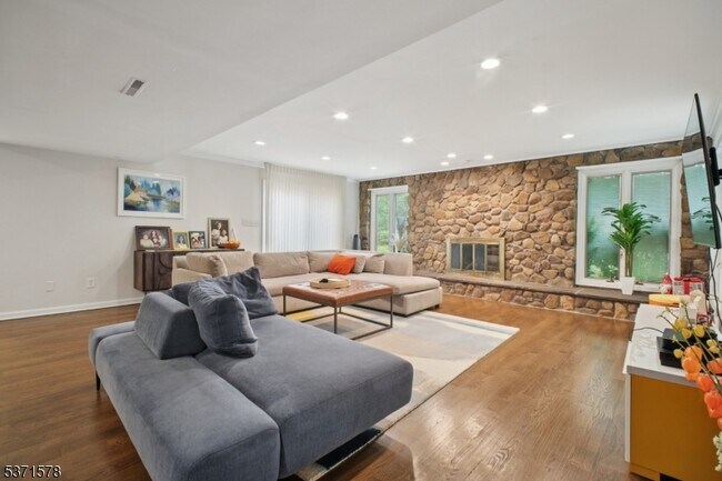 Building Photo - 5 Trombley Dr